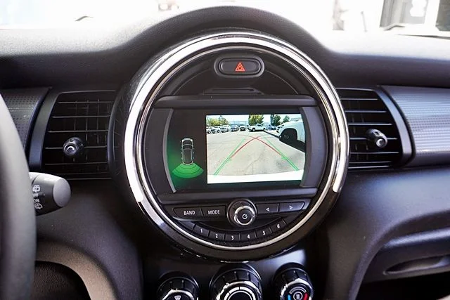 Used 2019 White MINI Classic image 25