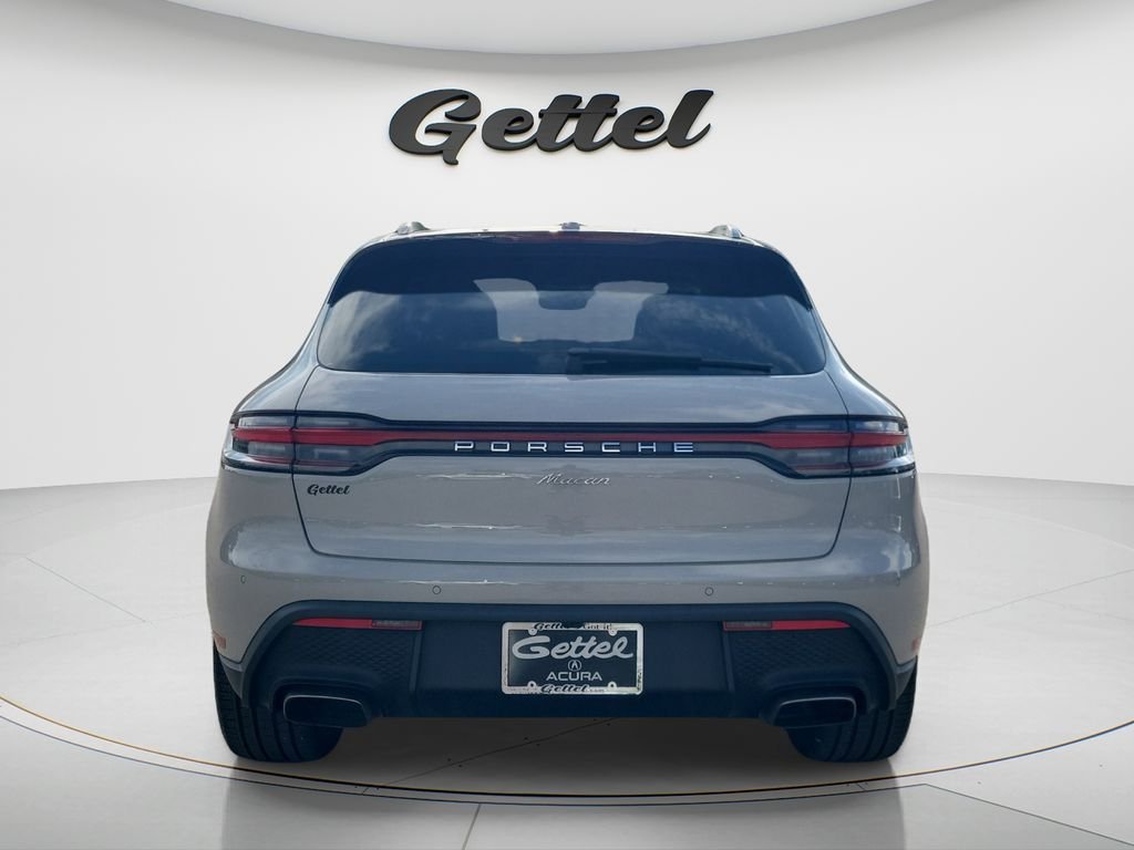 Used 2025  Porsche Base image 6