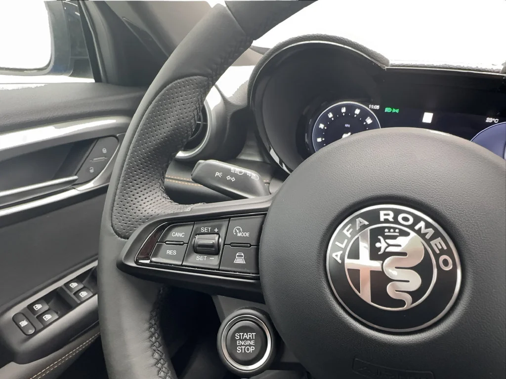 New 2026 Blue Alfa Romeo Base image 46