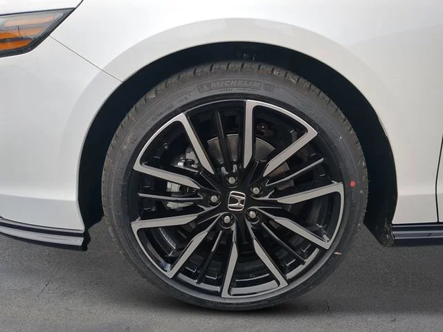 New 2026 Platinum White Pearl Honda Touring image 10