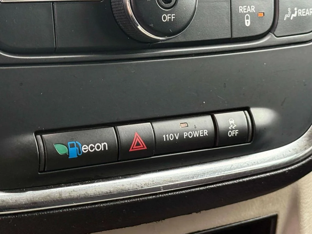 Used 2011 Gray Dodge Crew image 26