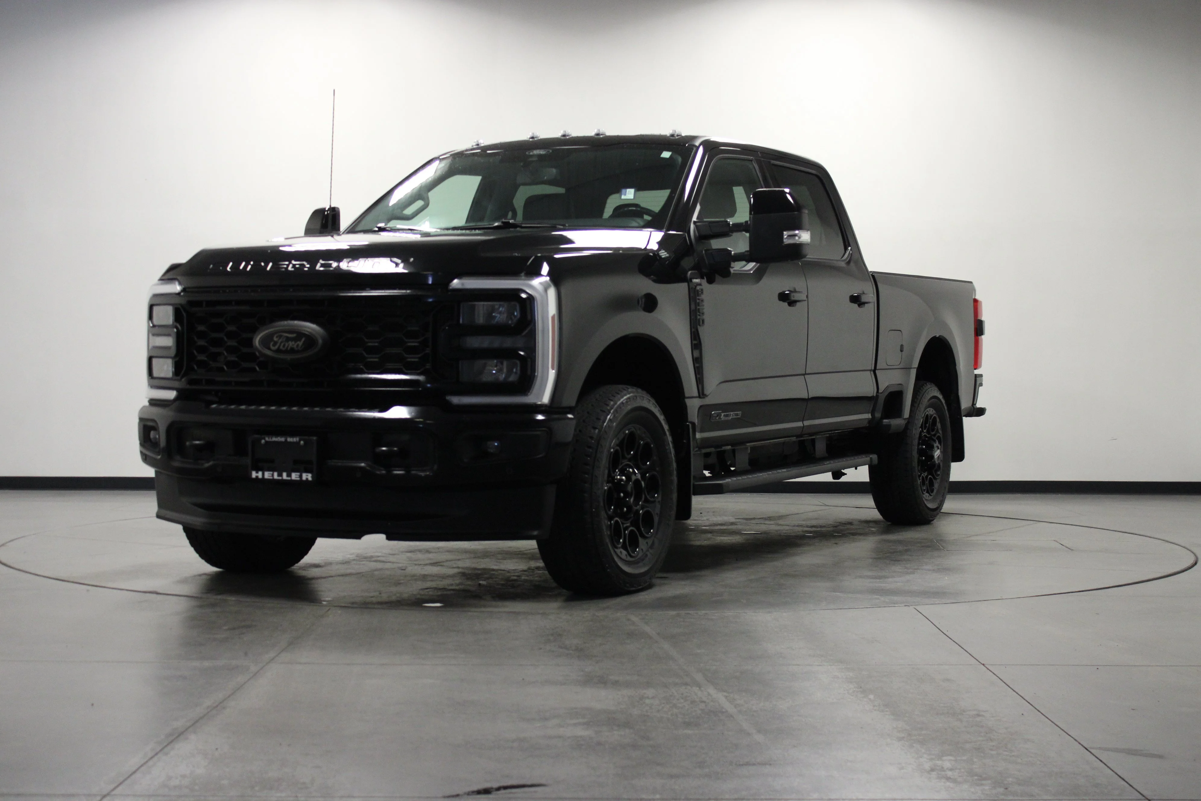 Used 2025 Agate Black Metallic Ford LARIAT image 8