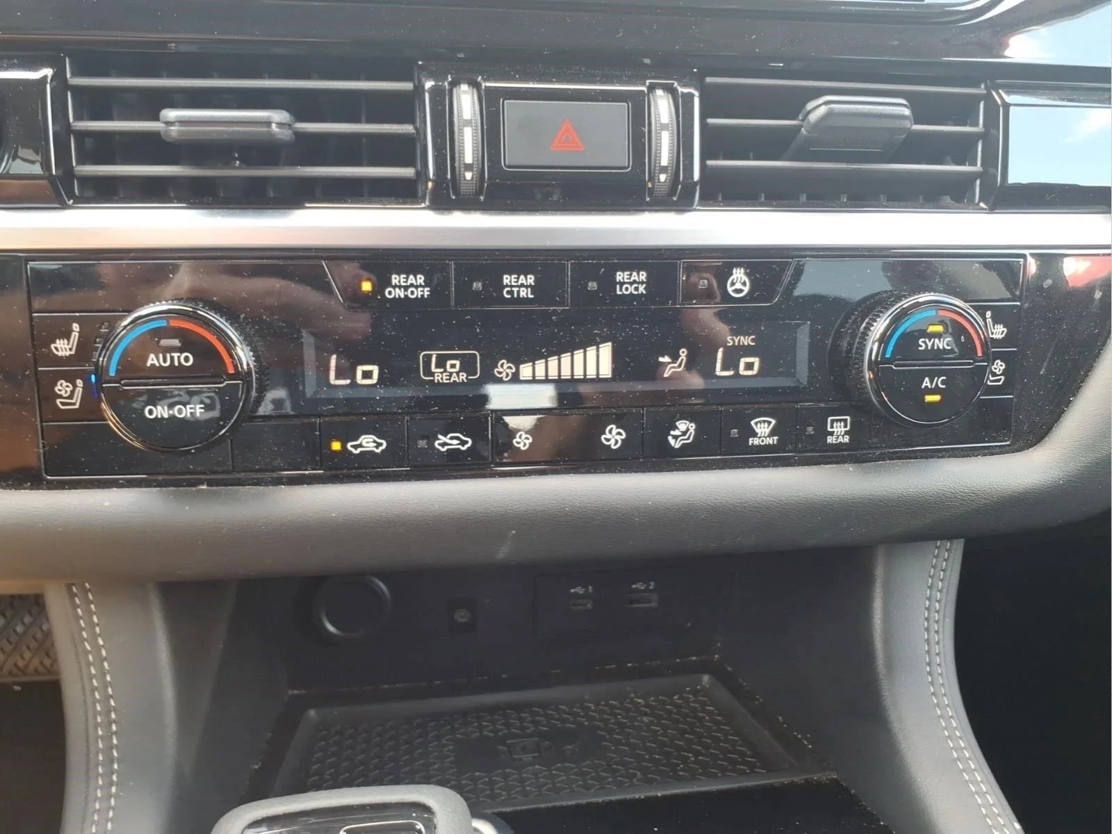 Used 2025 Obsidian Green Pearl Nissan Platinum image 21