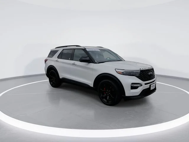 Used 2022 White Ford ST image 2