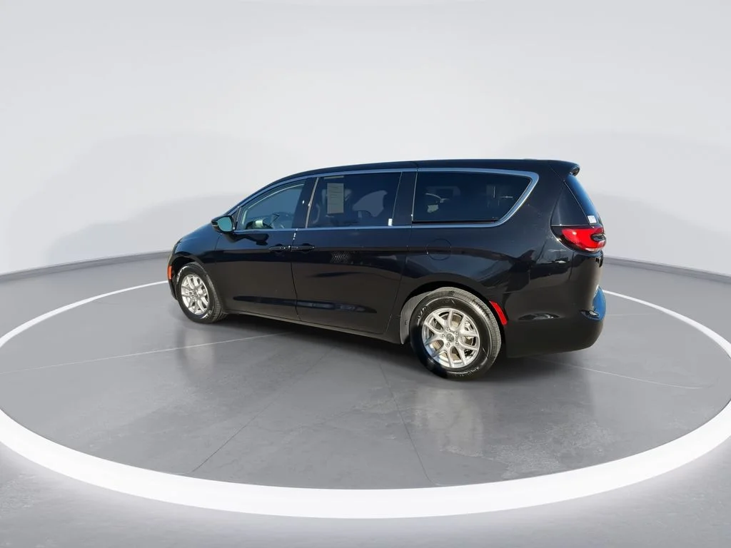 Used 2024 Black Chrysler Touring L image 6
