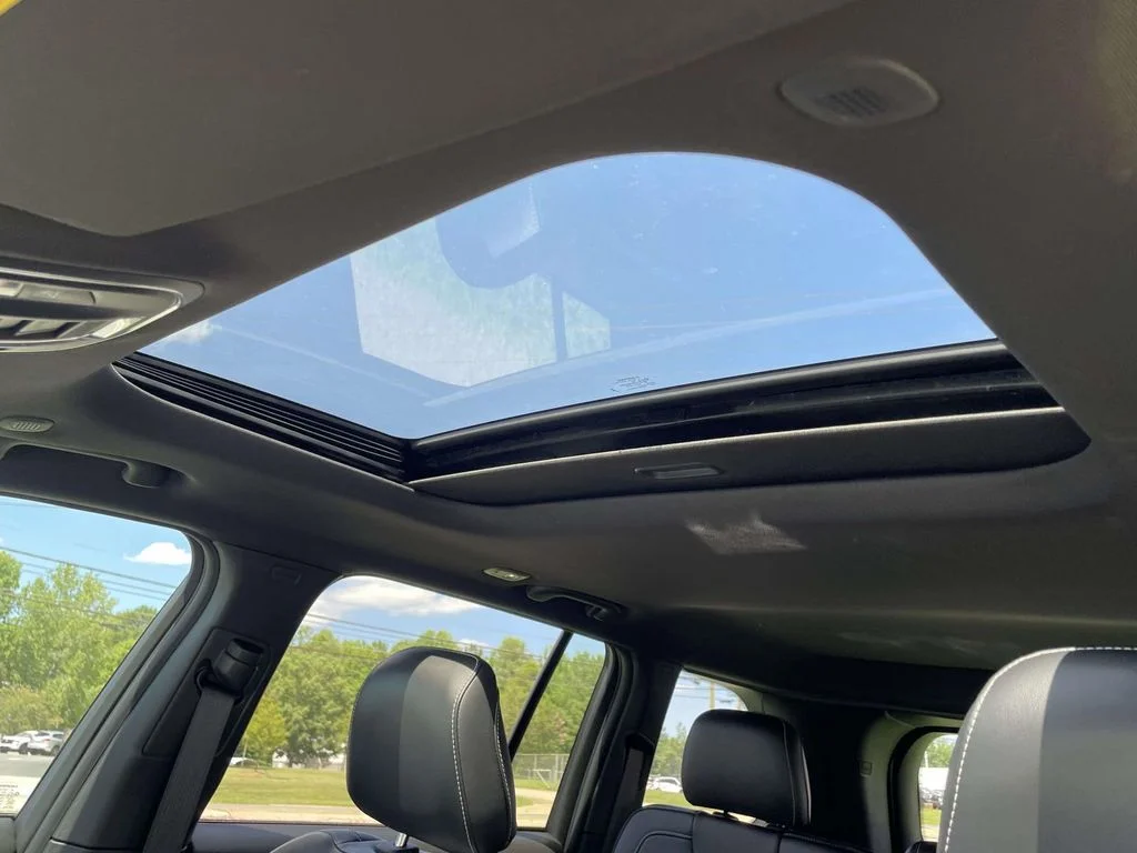 Used 2023 White Jeep Altitude X image 18