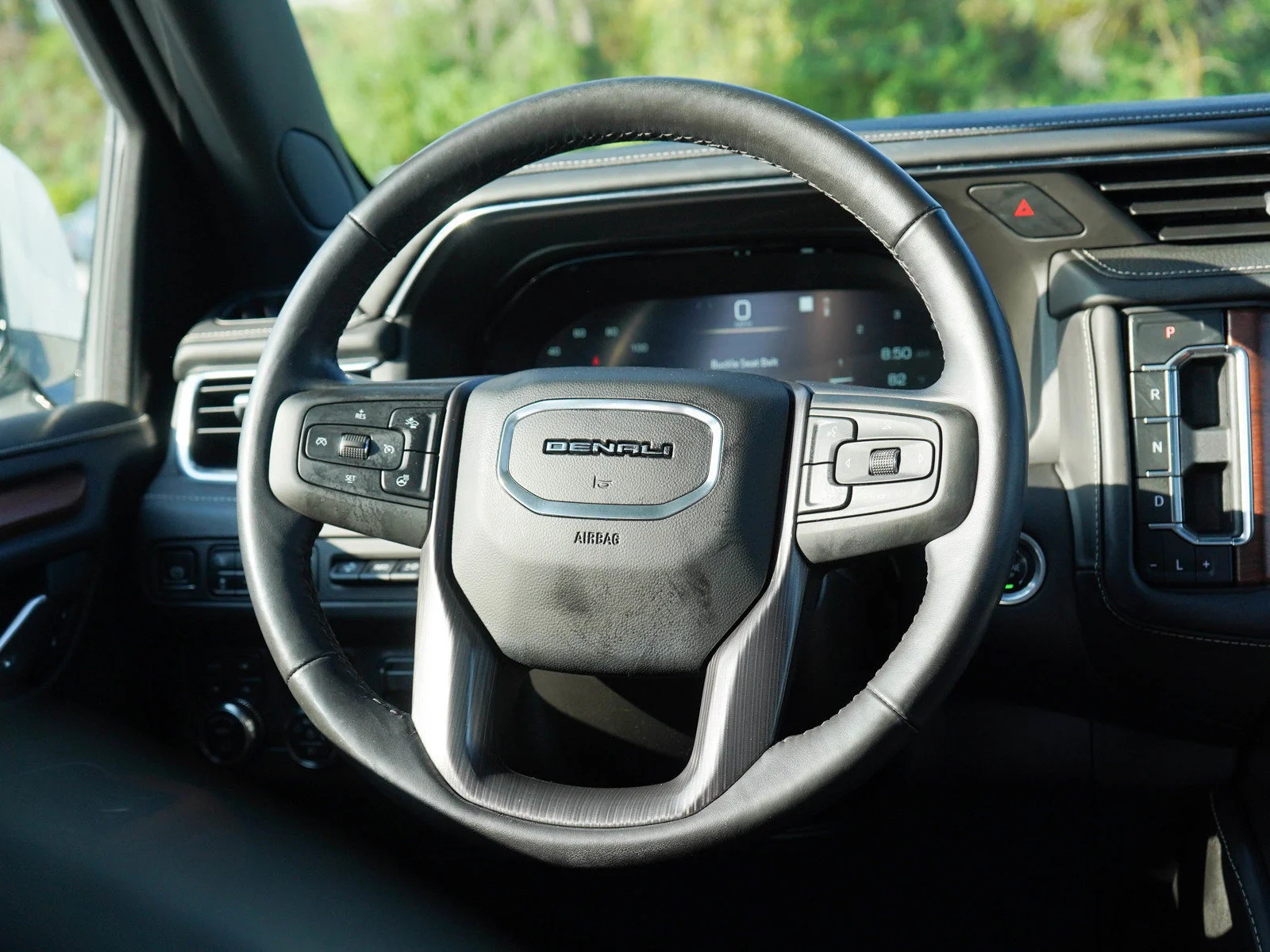 Used 2023 White Frost Tricoat GMC Denali Ultimate image 21
