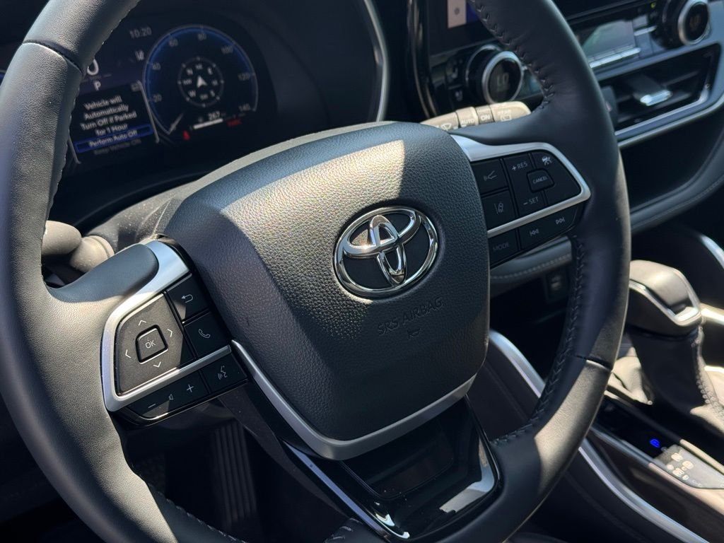Used 2024  Toyota Platinum image 17