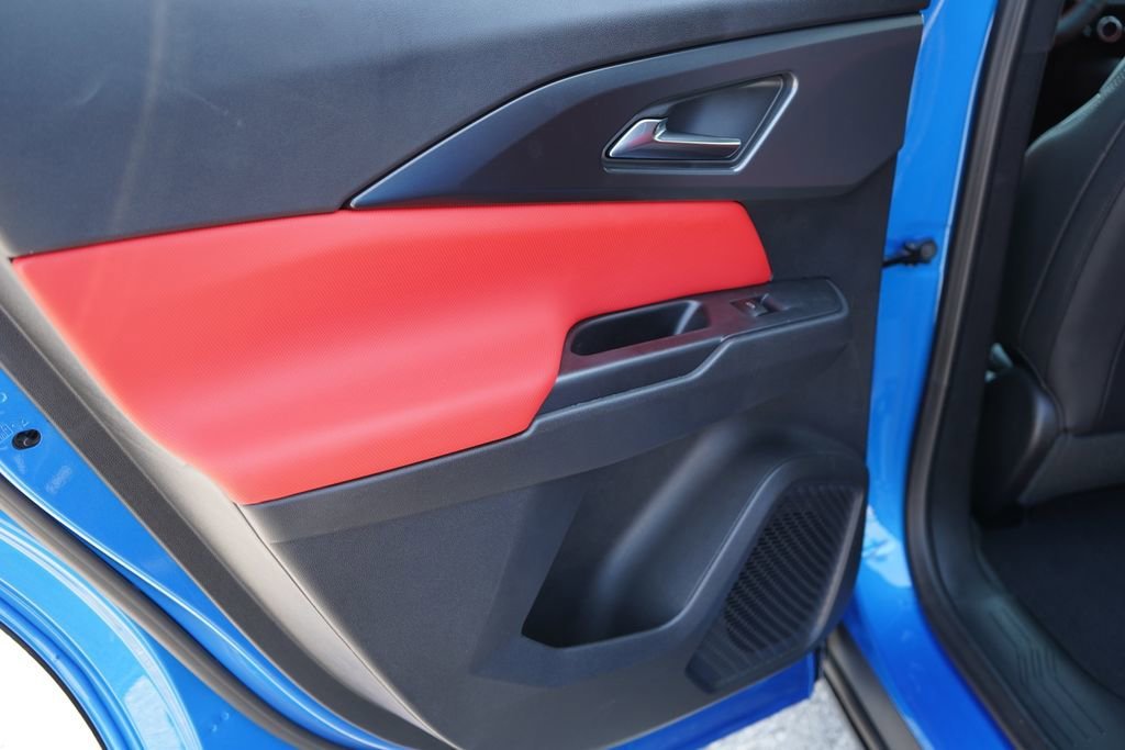 2025 Chevrolet Equinox EV RS - Photo 24