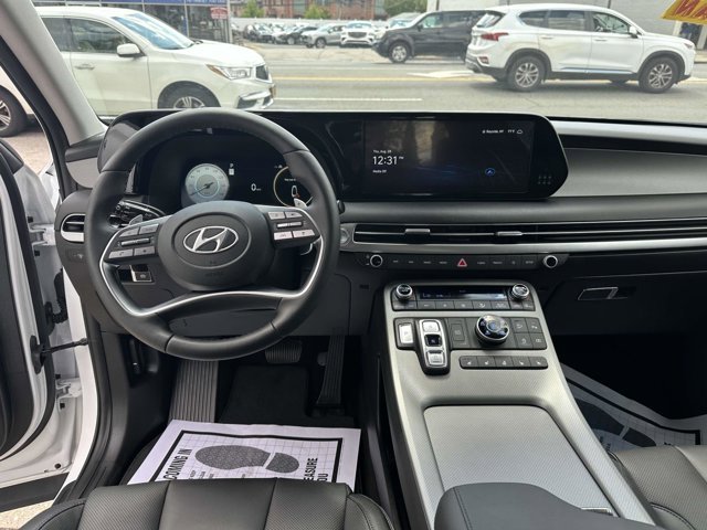 Used 2025 Hyper White Hyundai SEL Premium image 17