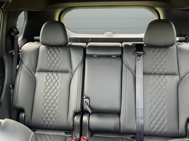 Used 2025 White Mitsubishi SEL Black Edition image 10