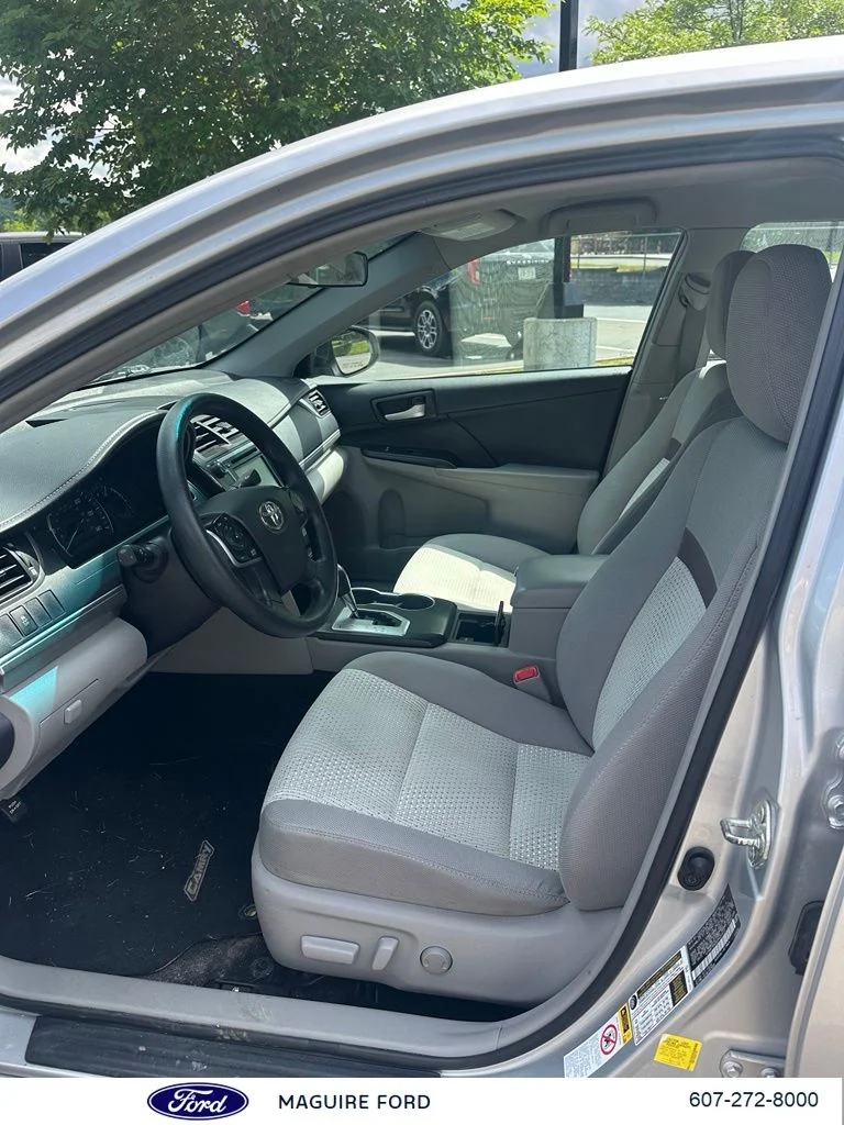 Used 2014 Silver Toyota LE image 14