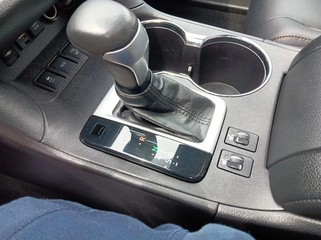 Used 2019 Shoreline Blue Pearl Toyota XLE image 38