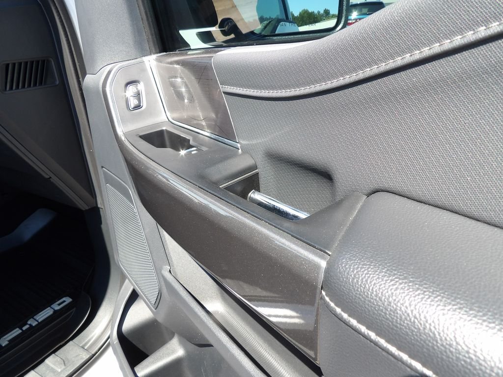 Used 2023 Oxford White Ford XLT image 26
