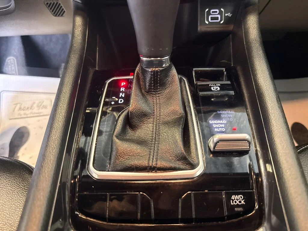 Used 2024 White Jeep Latitude image 18