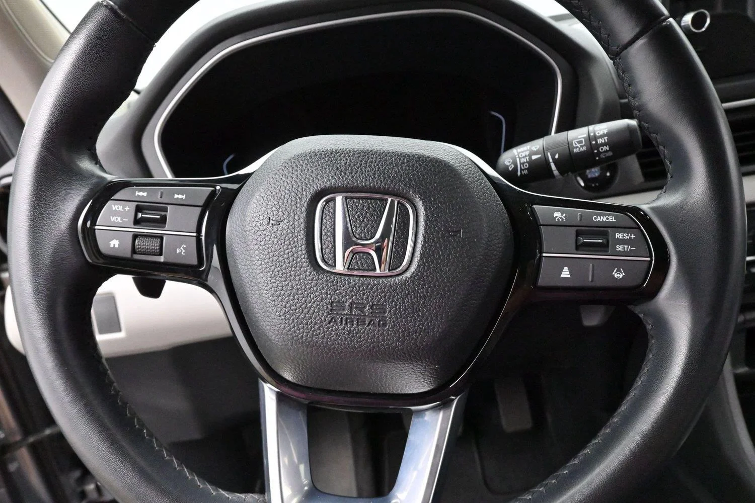 Used 2024 Lunar Silver Metallic Honda EX-L image 19