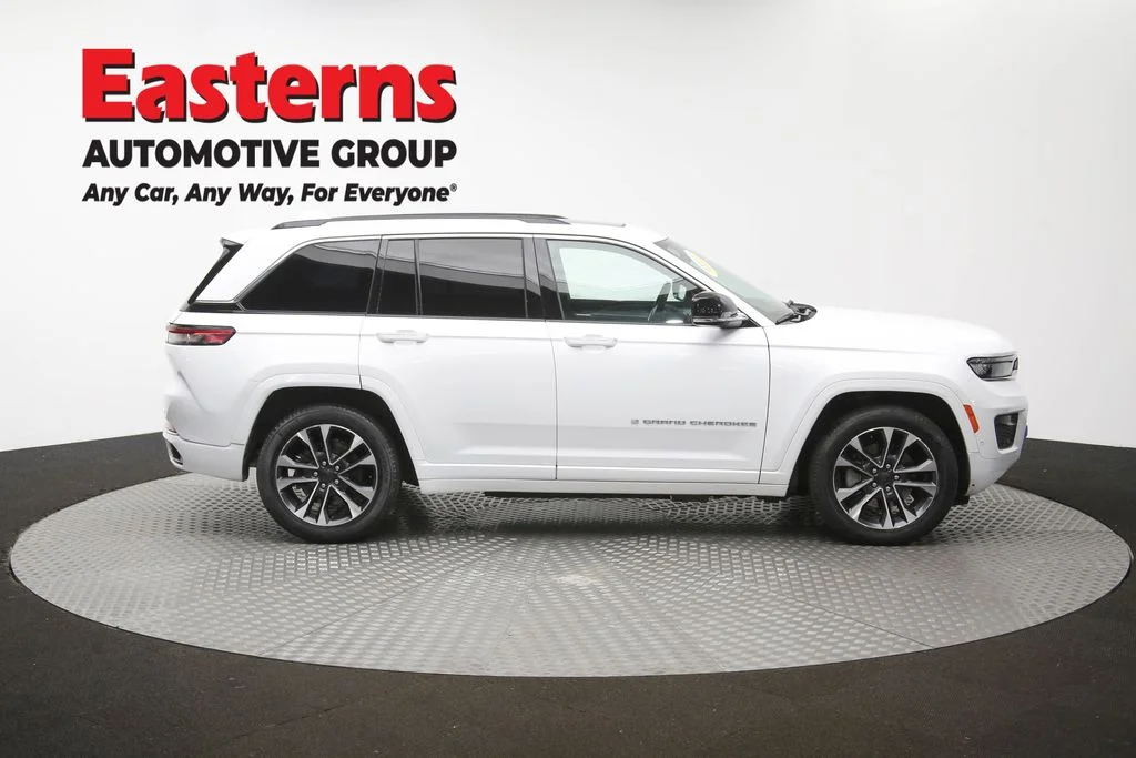 Used 2022 White Jeep Overland 4xe image 49