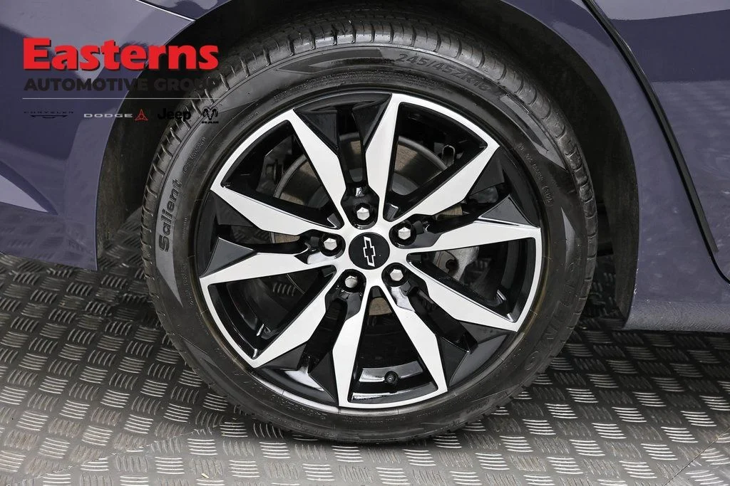 Used 2025 Black Chevrolet RS image 30