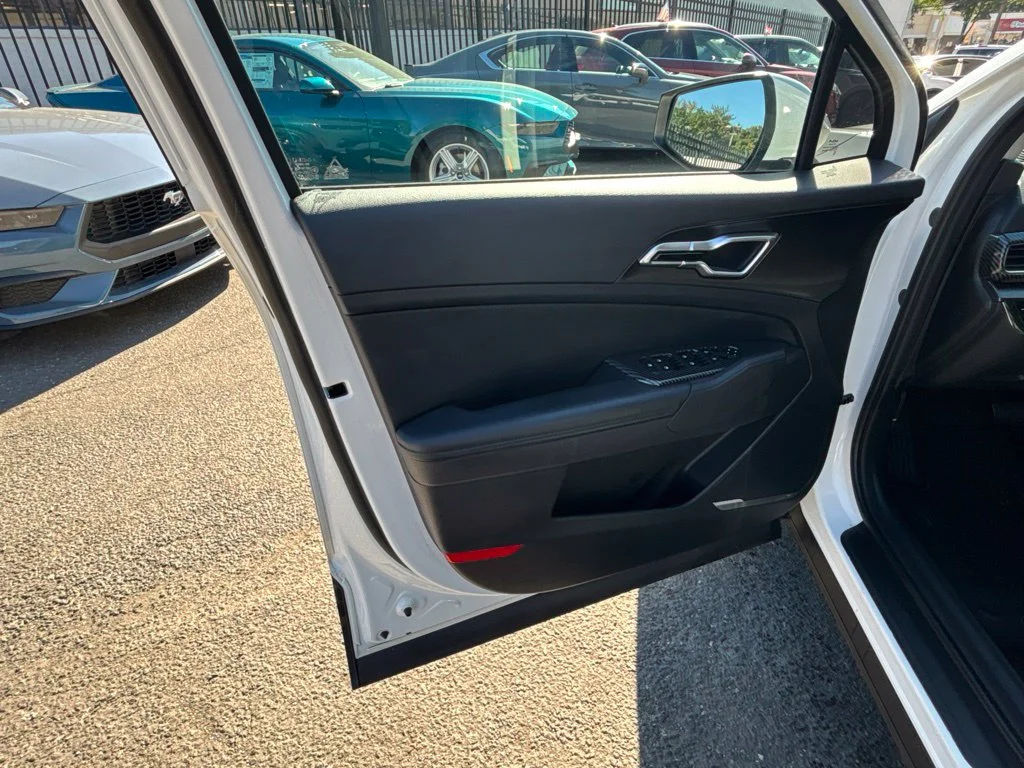 Used 2025 White Kia EX image 9