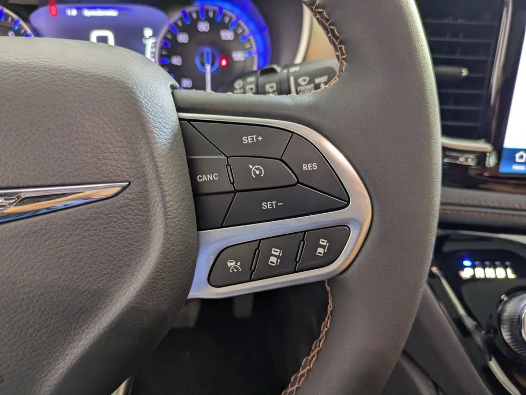 New 2026 Diamond Black Crystal Pearl-Coat Exterior Paint Chrysler Pinnacle image 22