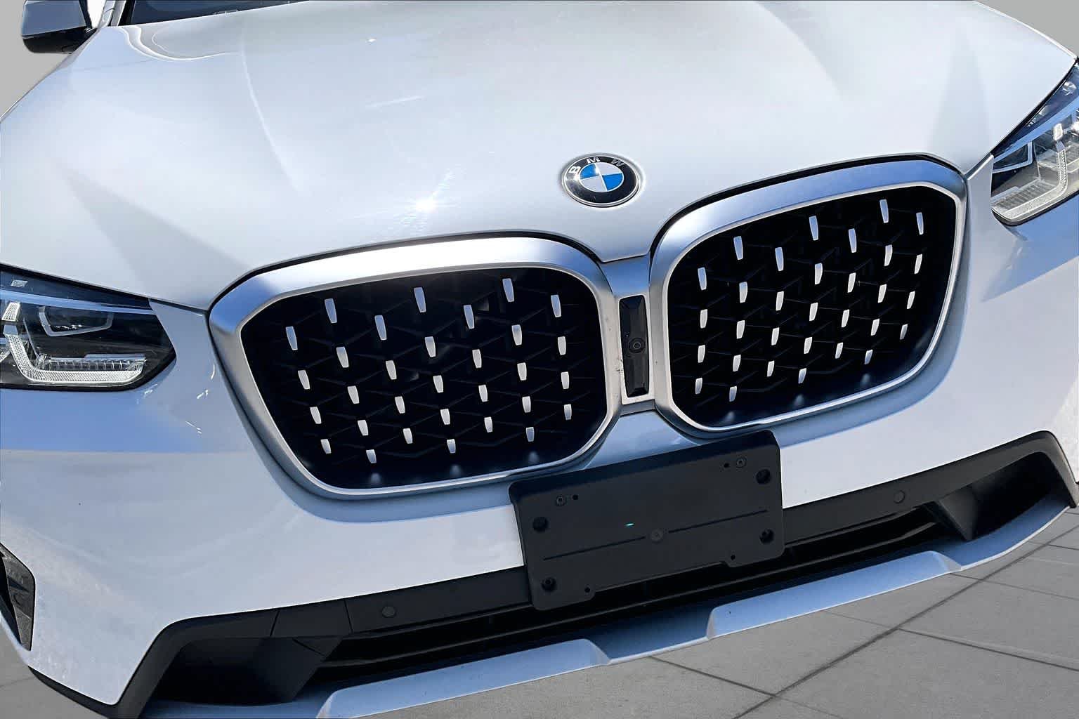 Used 2024 Alpine White BMW xDrive30i image 30
