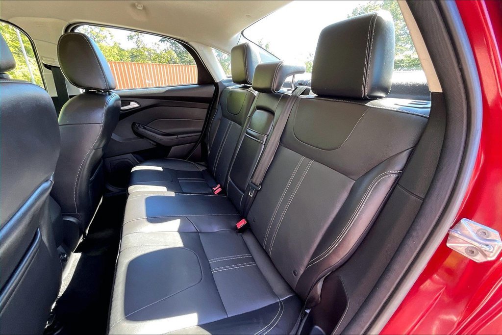 Used 2013 Red Ford SE image 24