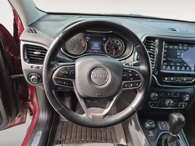 Used 2021 Velvet Jeep Limited image 13