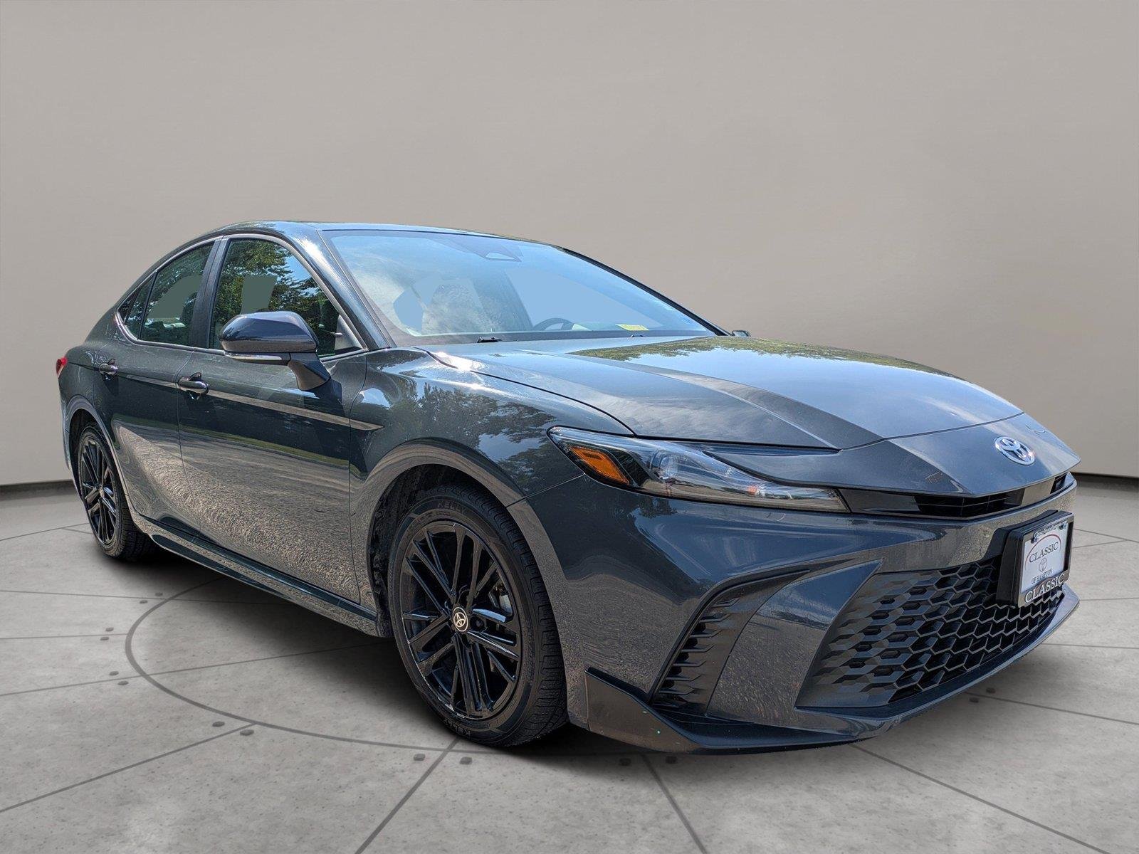 Used 2025  Toyota SE image 1