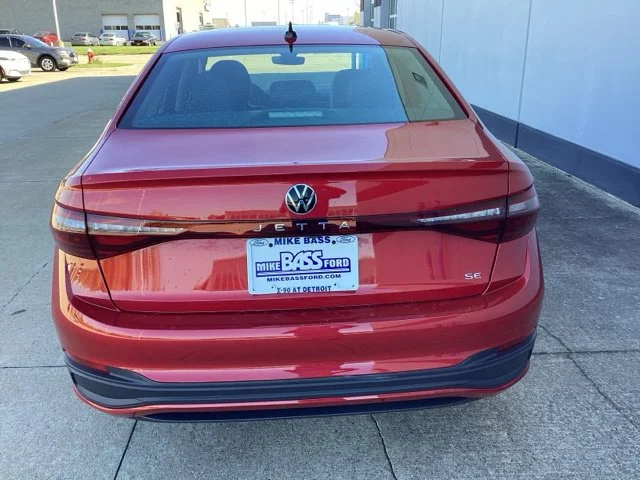 Used 2025 Red Volkswagen 1.5T SE image 11