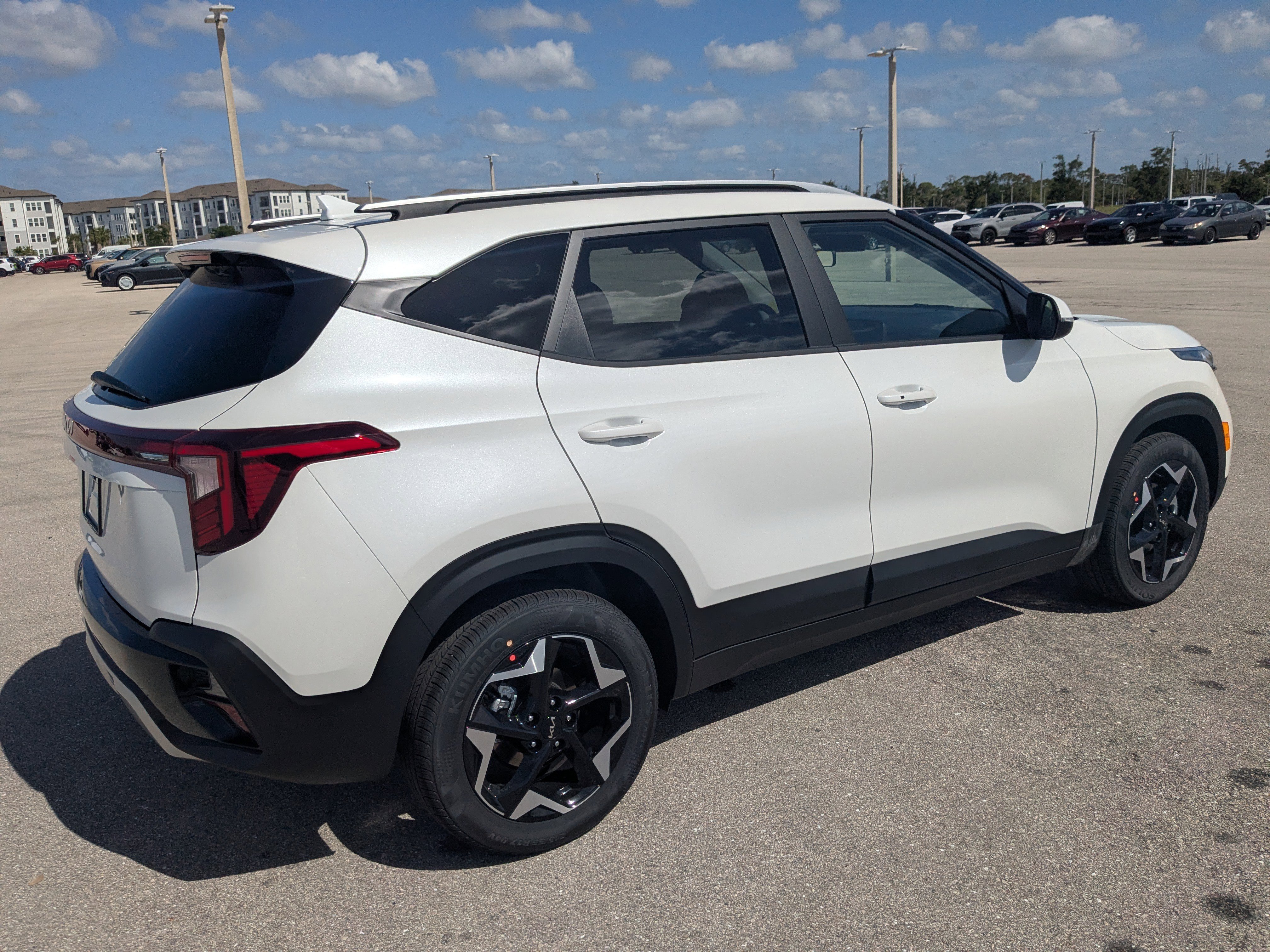 New 2026 Snow White Pearl Kia S image 5