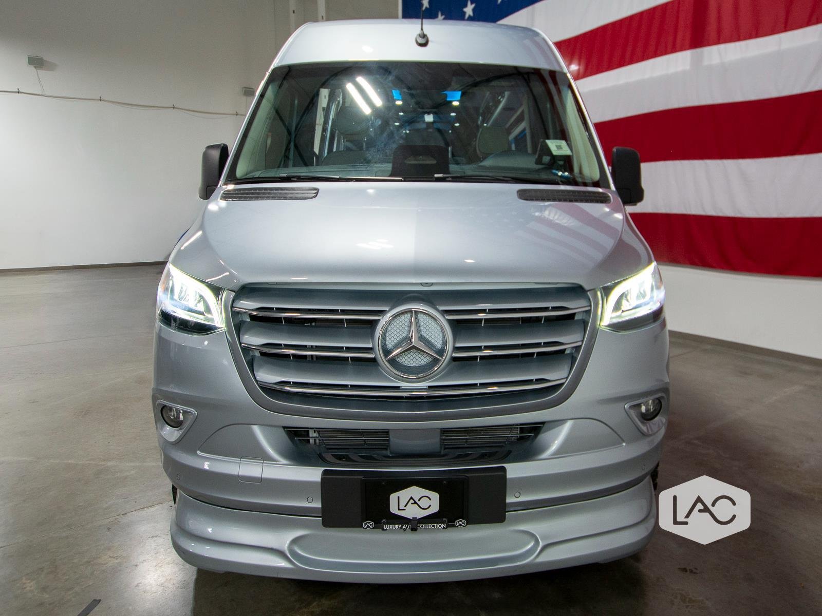 Used 2026 Hightech Silver OGV LUXURY COACH 8OBA AWD w/ 1.1 ADV Pkg EXT WTY image 27