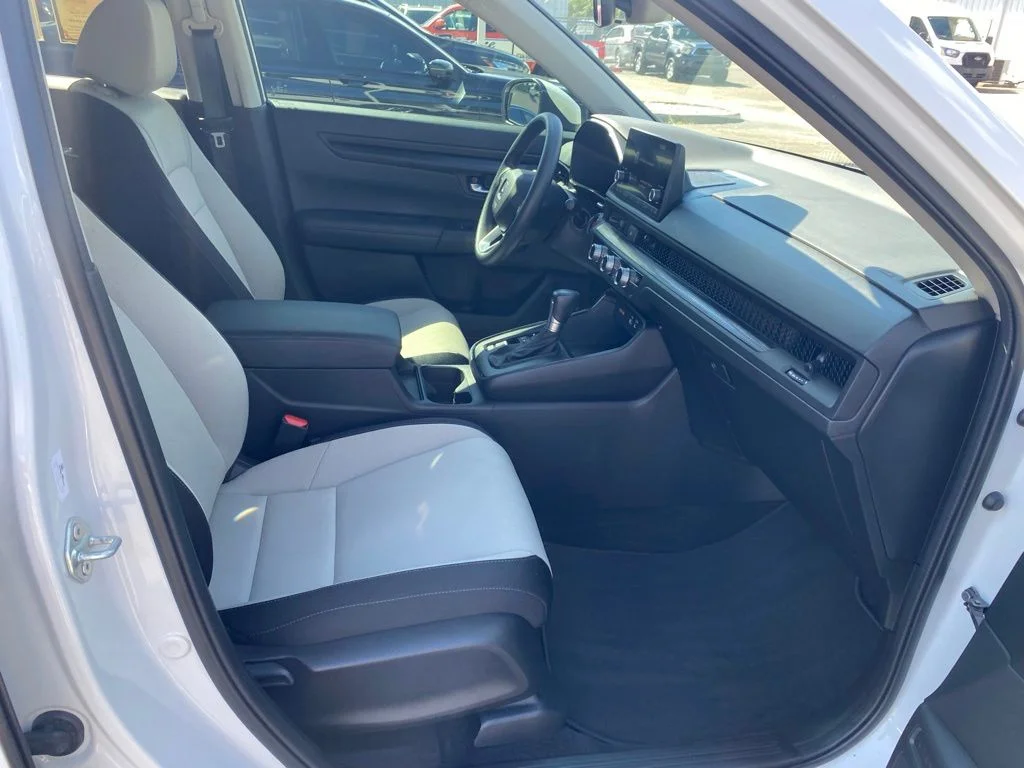 Used 2025 White Honda EX image 17