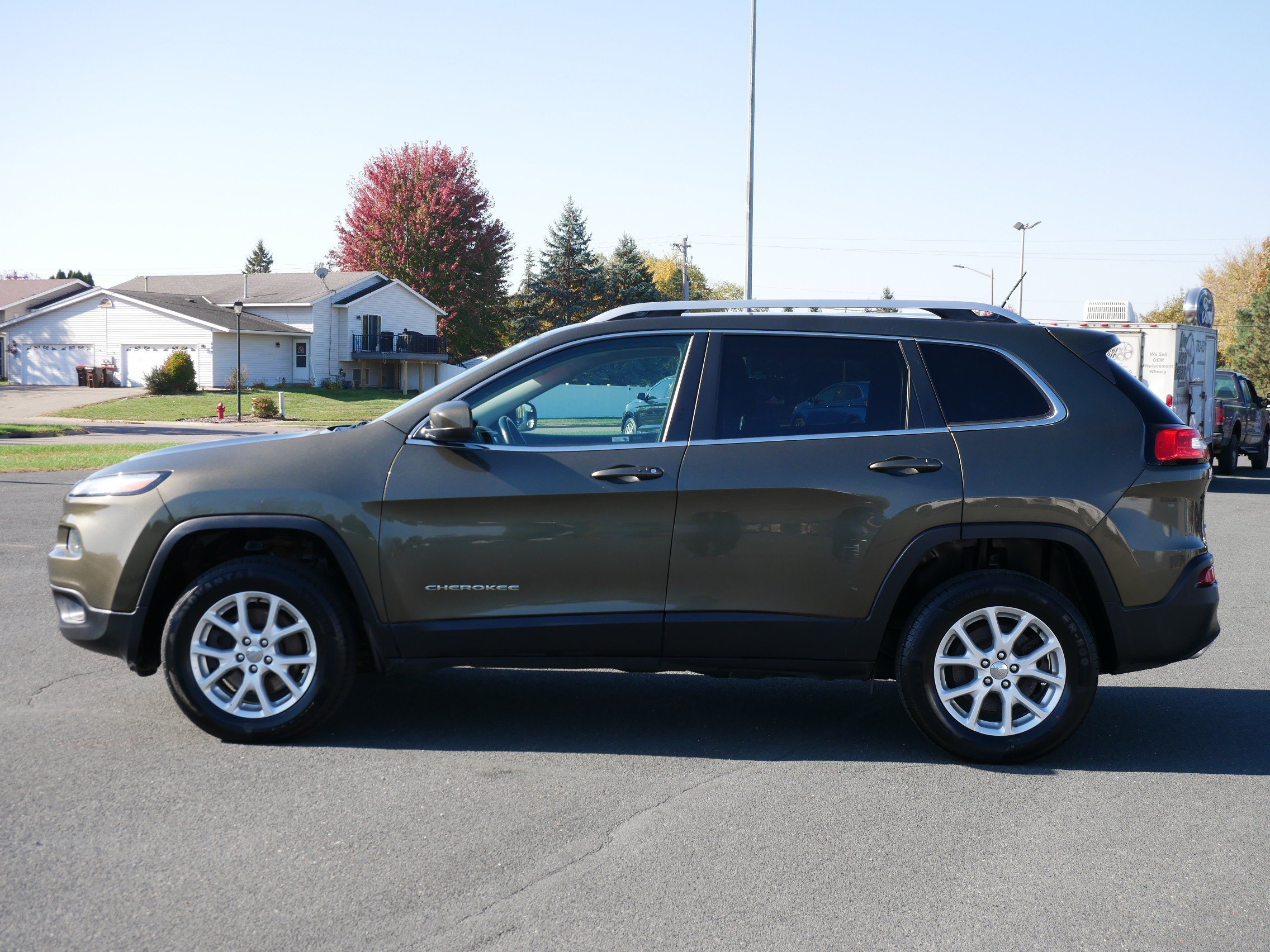 Used 2015 Jeep Cherokee Latitude with VIN 1C4PJMCS1FW667309 for sale in Hastings, Minnesota