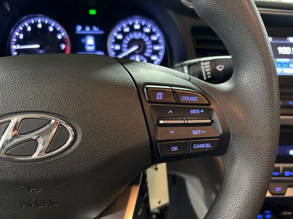 Used 2020 Silver Hyundai SE image 13