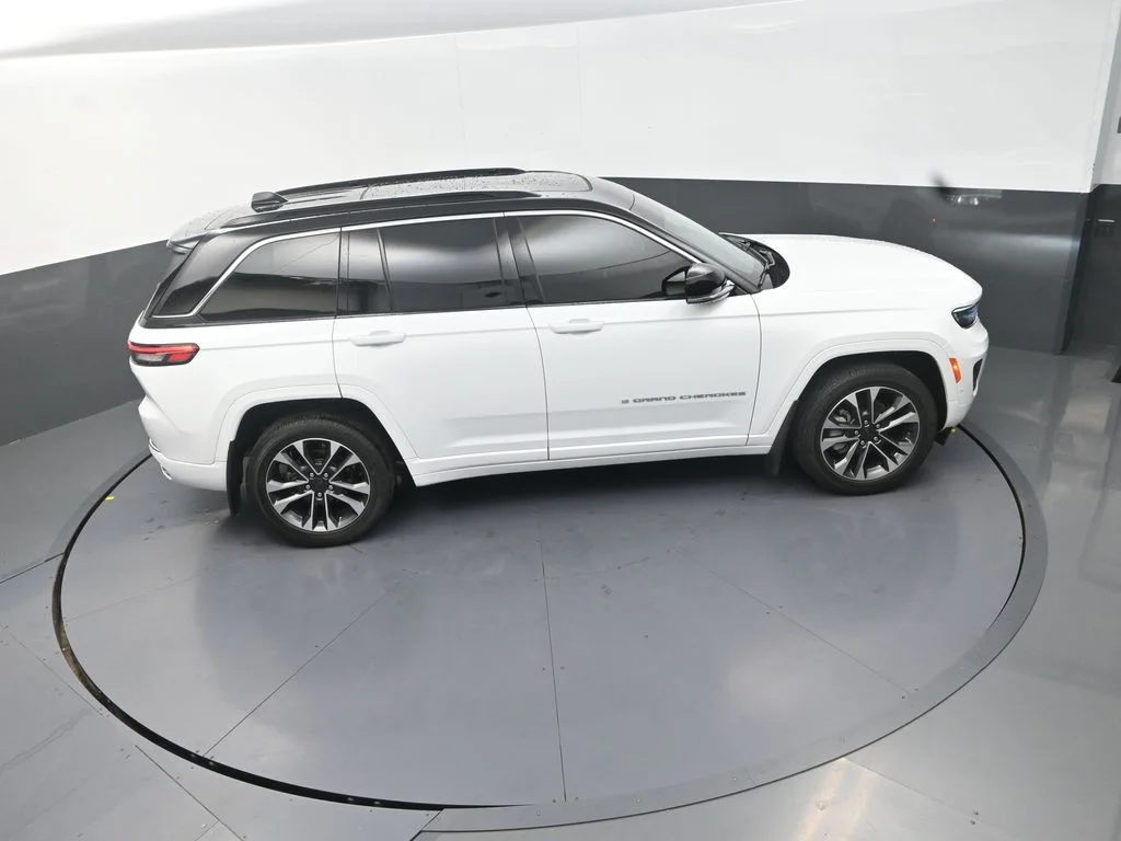 Used 2024 White Jeep Overland image 22