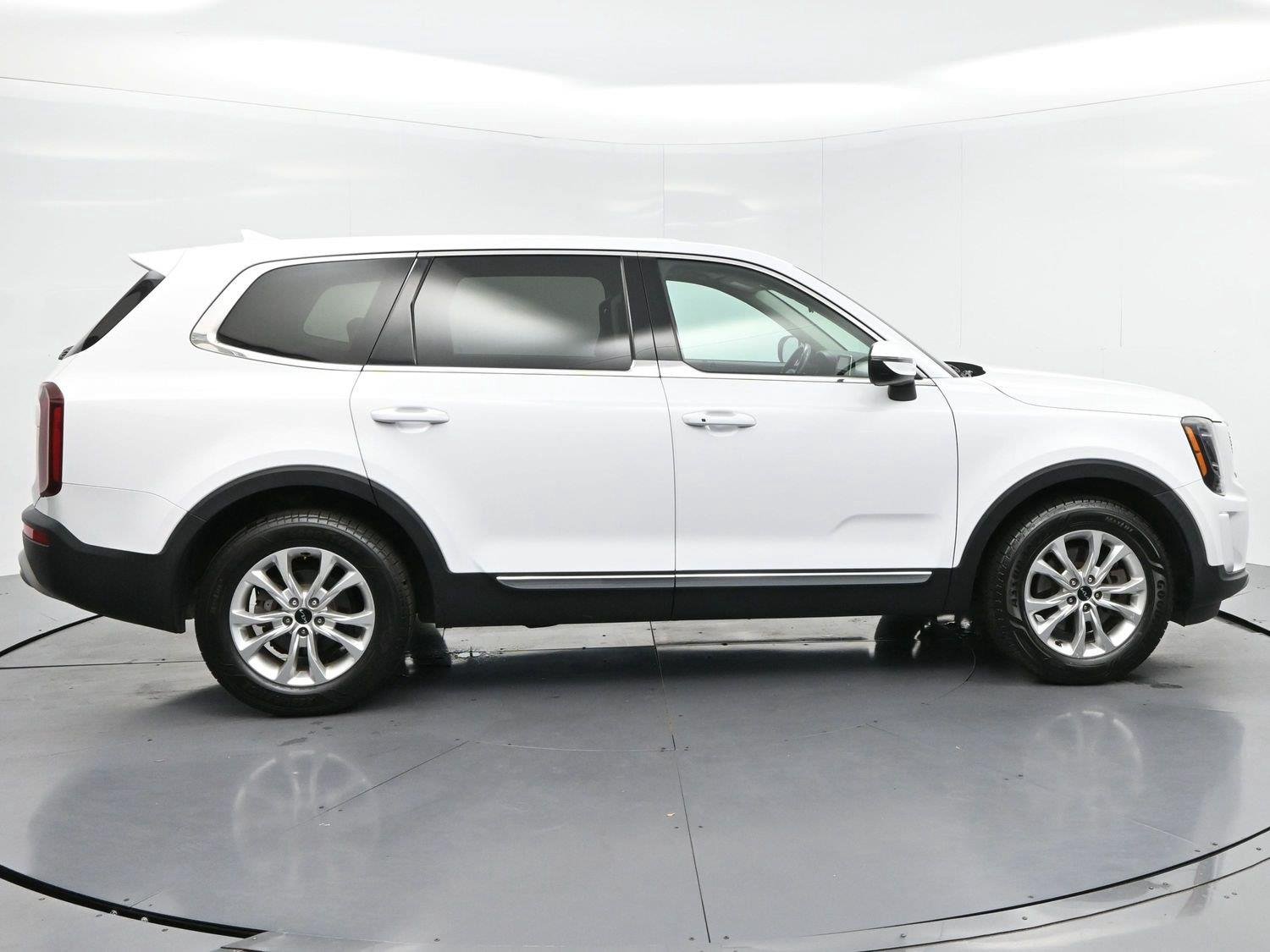 Used 2022 Glacial White Pearl Kia LX image 8