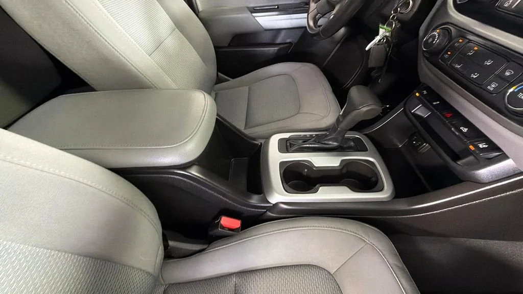 Used 2019 SHADOW GRAY METALLIC Chevrolet 2WD LT image 32