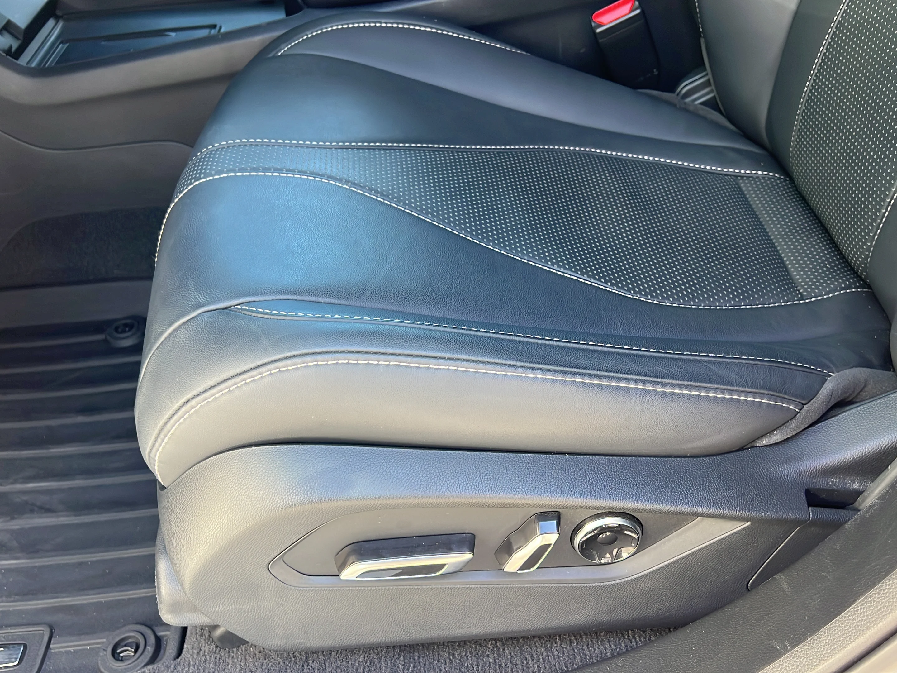 Used 2023 Platinum White Pearl Acura w/Technology Package image 16