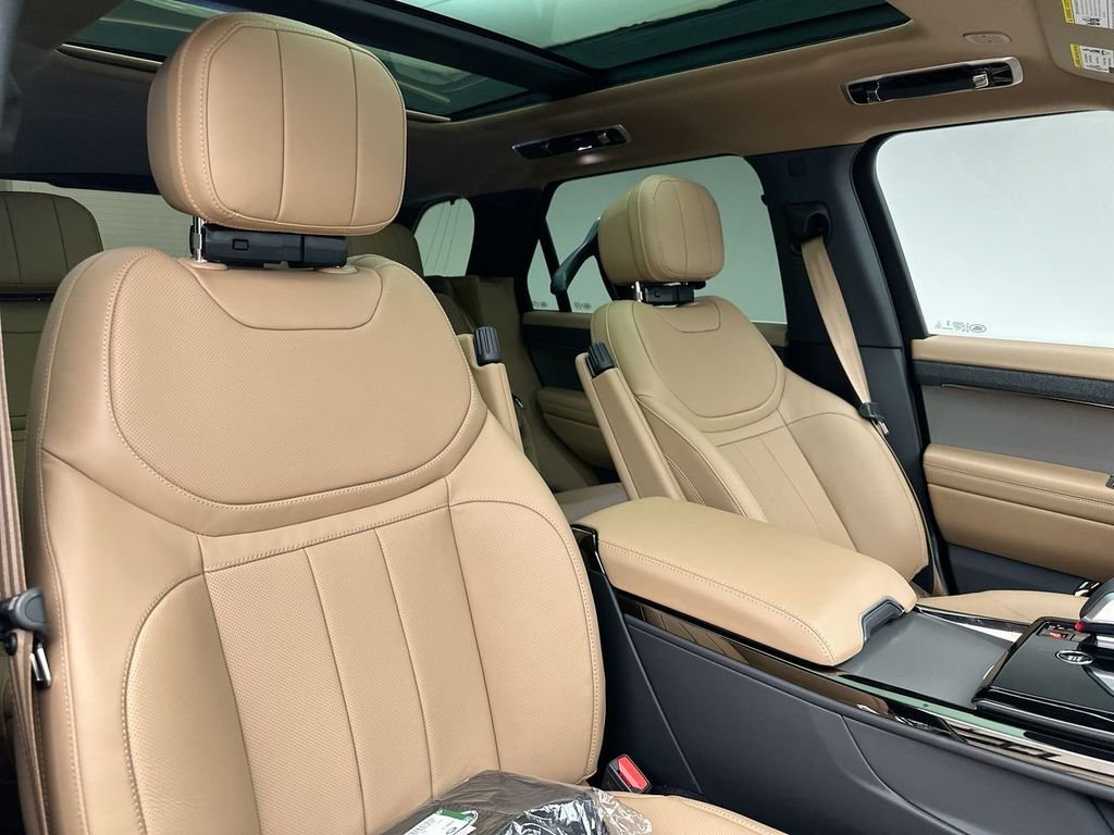 New 2026 Fuji White Land Rover SE image 6