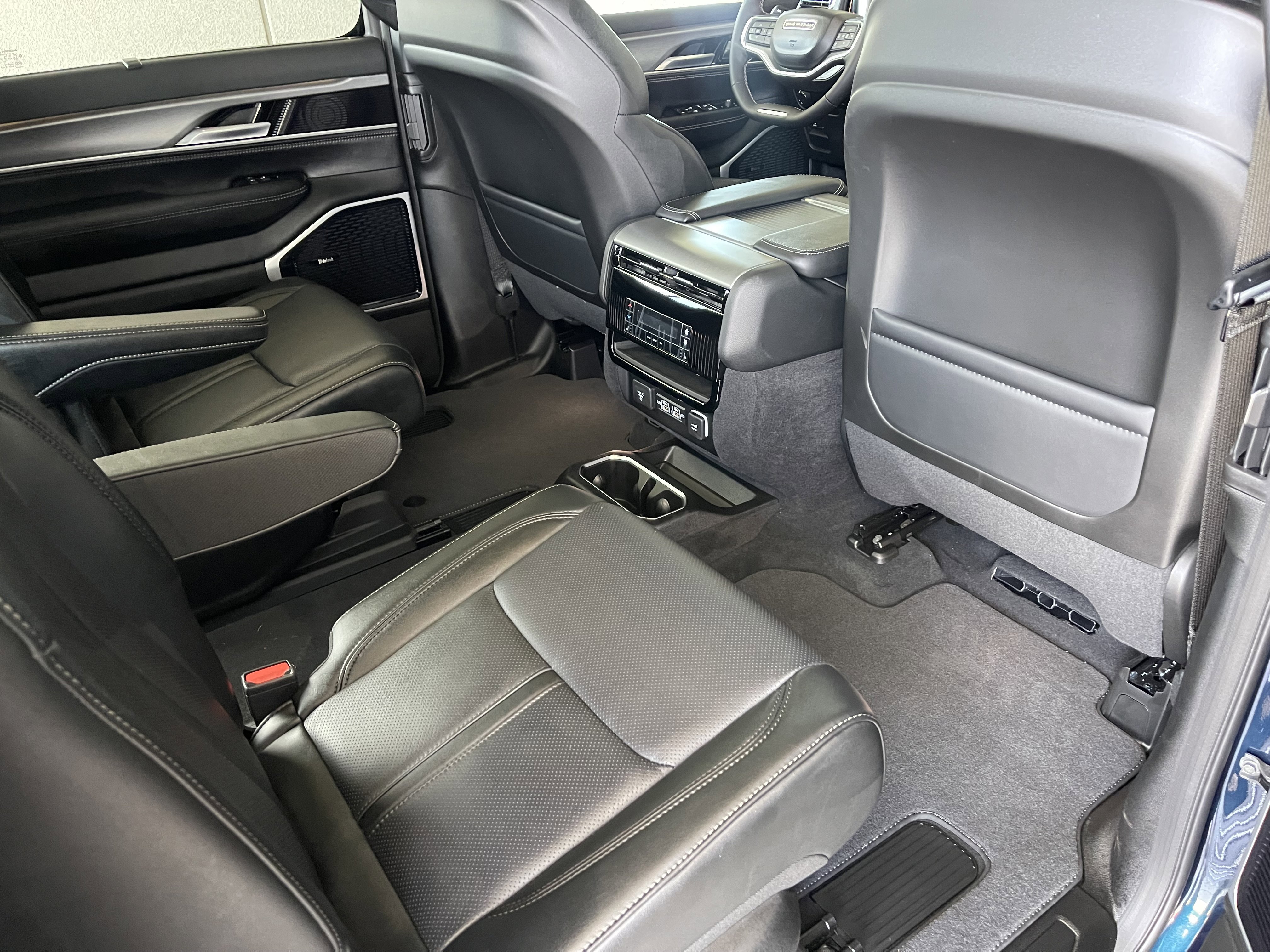 New 2026 Fathom Blue Pearl-Coat Exterior Paint (Late Availability) Jeep Limited Reserve image 18