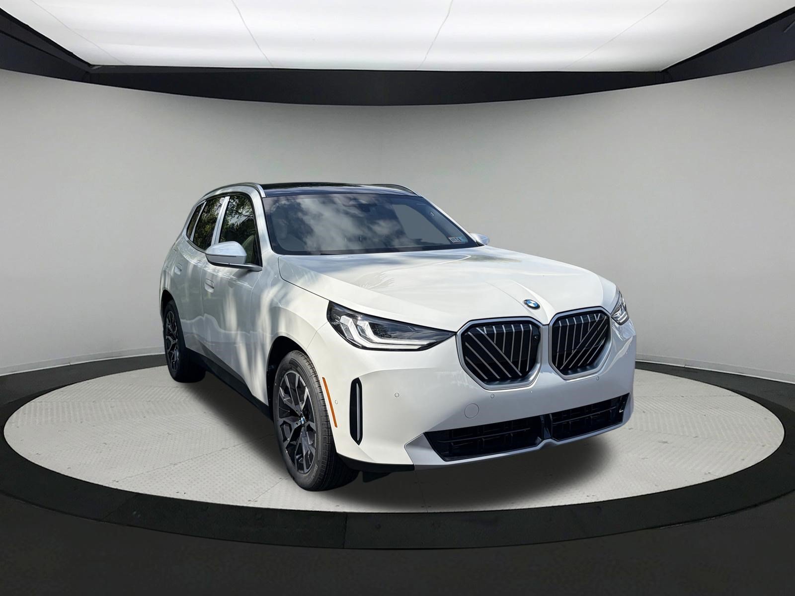 New 2026 Mineral White Metallic BMW 30 xDrive image 3