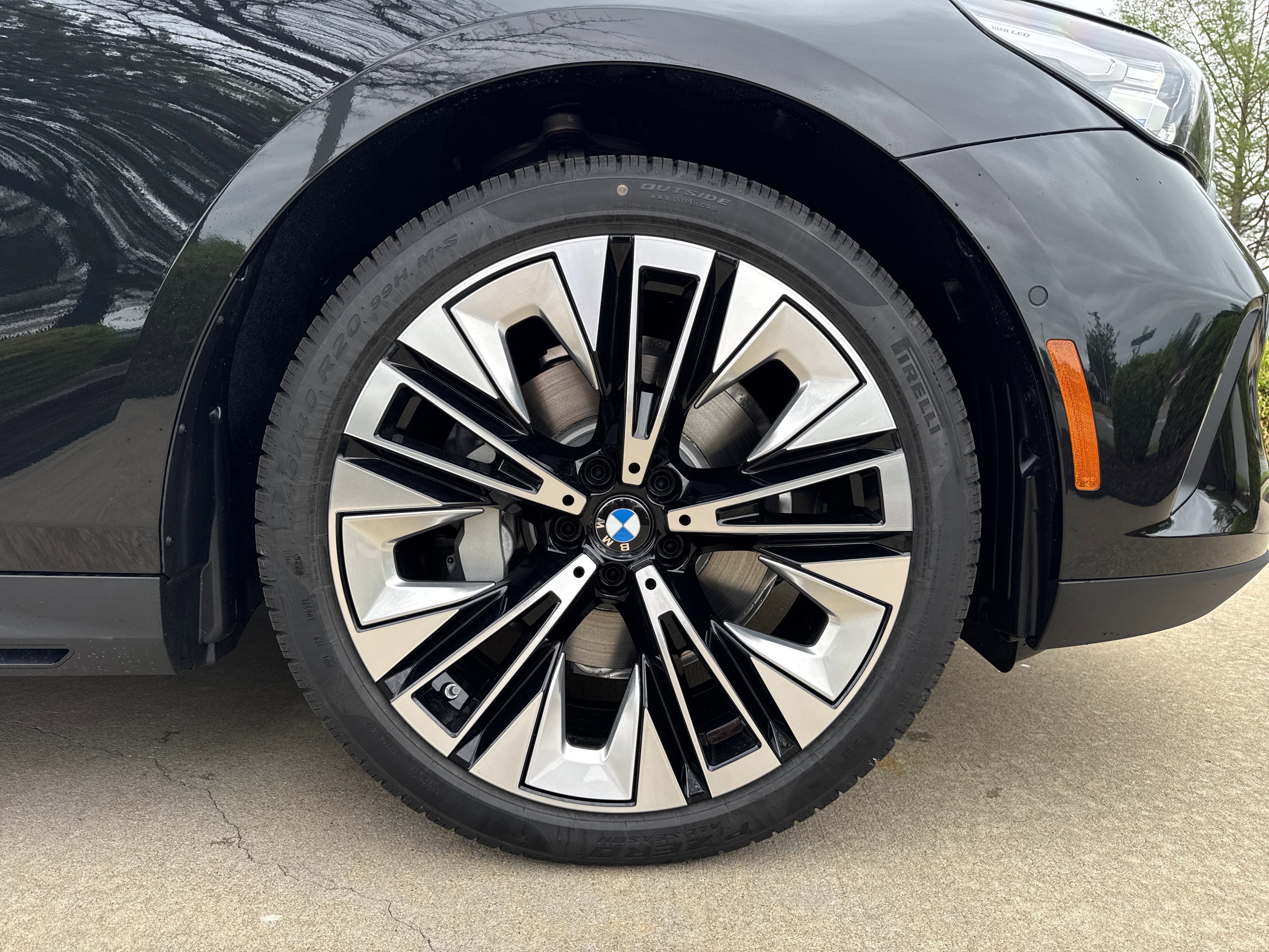 New 2026 BLACK SAPPHIRE BMW 530i xDrive image 24