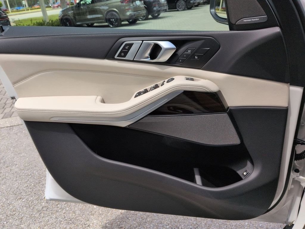 New 2026 Mineral White Metallic BMW xDrive50e image 31