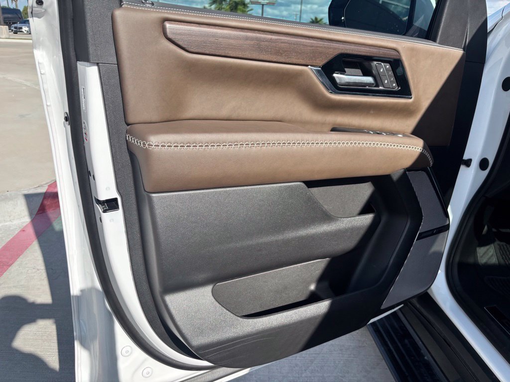 Used 2026 White GMC Denali Ultimate image 9
