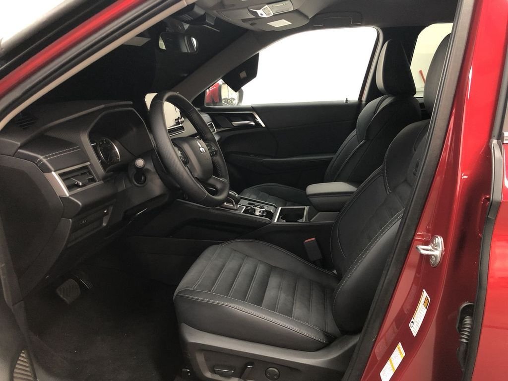 Used 2022 Red Diamond Mitsubishi SE image 4