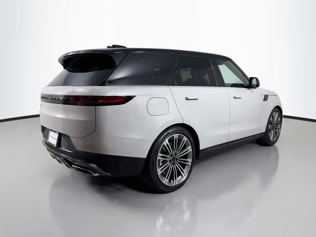 New 2027 Borasco Grey Land Rover  SE P360 image 5
