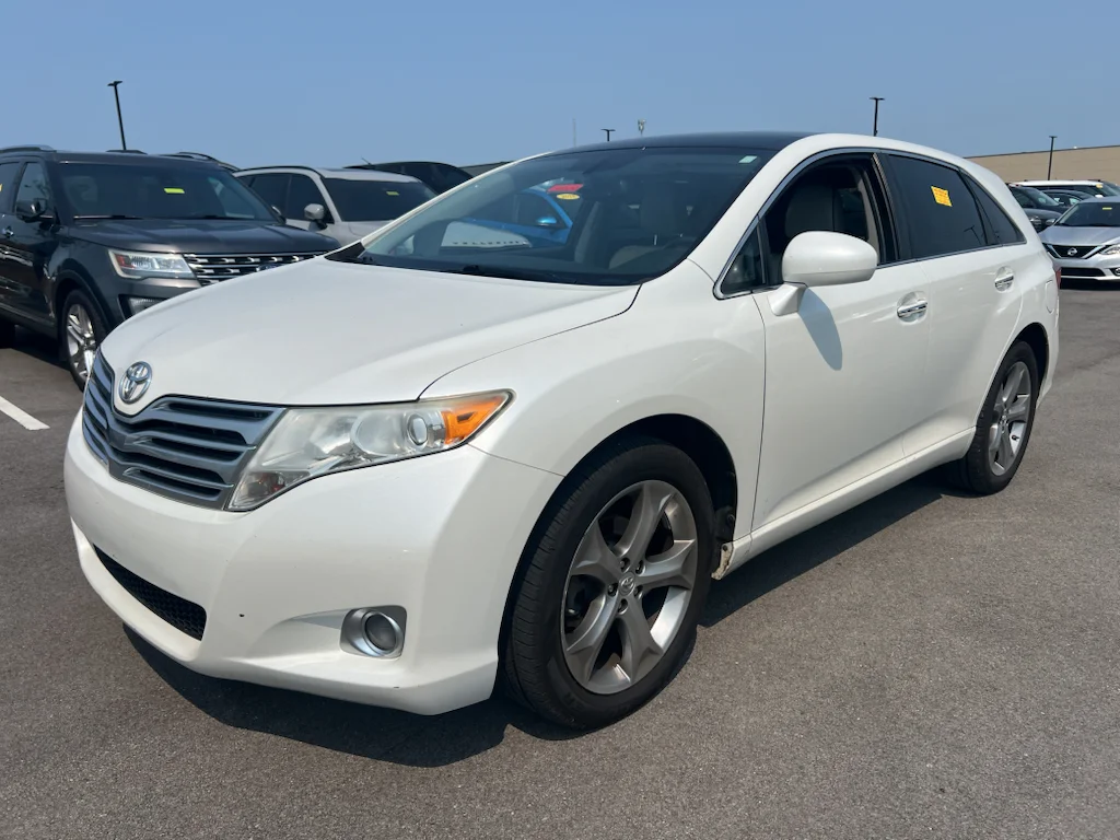 Used 2012 Blizzard Pearl Toyota Limited image 3