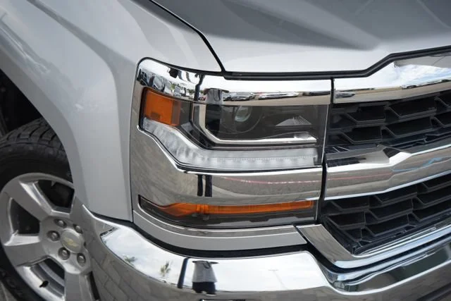 Used 2018 SILVER ICE METALLIC Chevrolet LT image 13