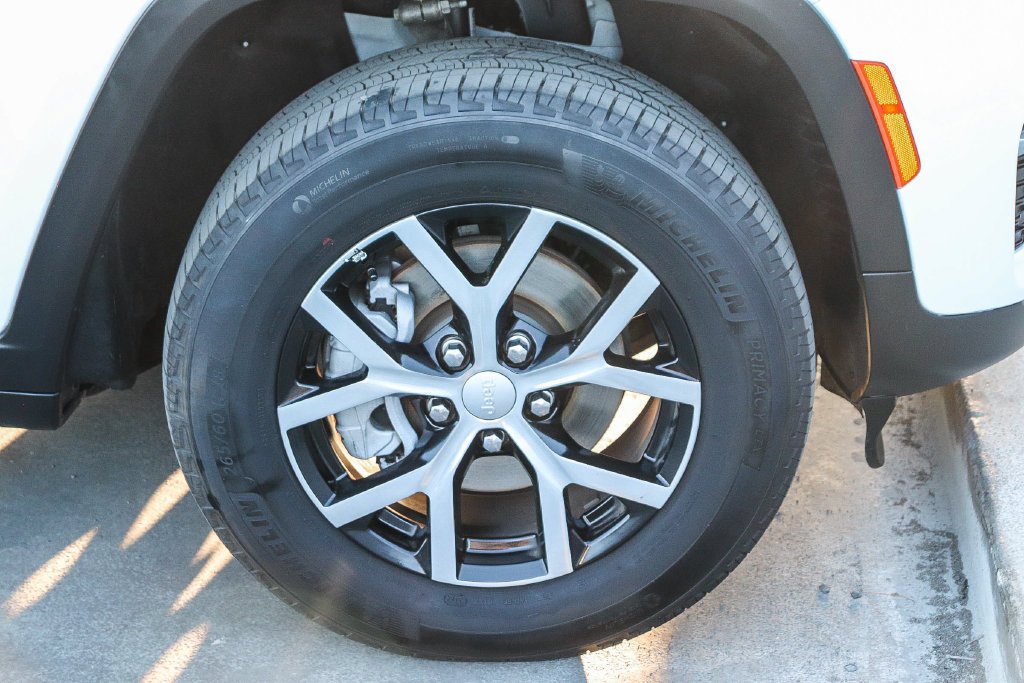 Used 2024 Bright White Clearcoat Jeep Limited image 11