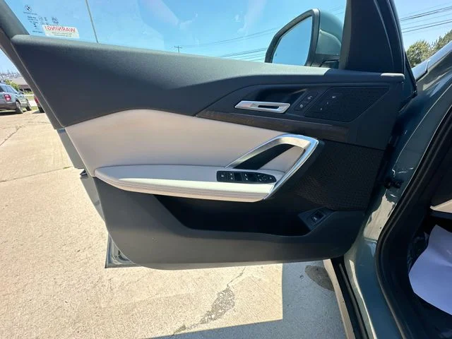 Used 2023 Green BMW xDrive28i image 25